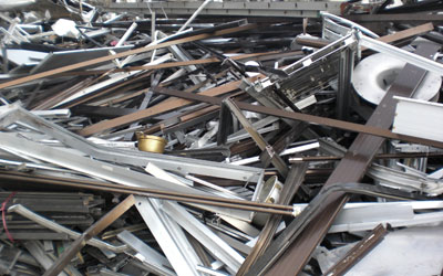 ビス付きサッシ