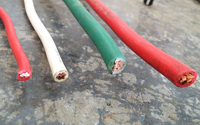 IVケーブルの22mm²、38mm²。