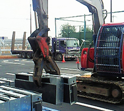 重機・クレーン等
の手配も承ります