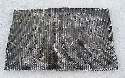 外側に付いてる枠を取り除く。