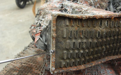 縁に鉄がついているものは鉄付きとして買い取ります。