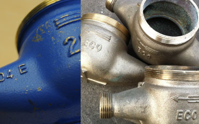 ｢E｣や｢ECO｣のマークの入った水道メーターは、エコブラスという金属で、砲金とは成分が異なる.。